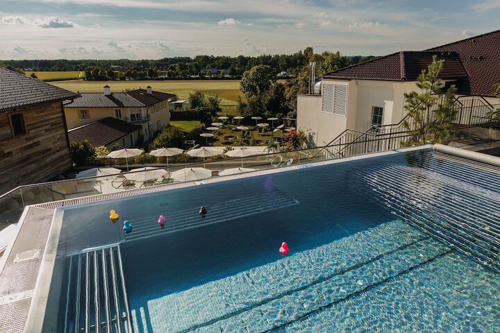 Pool 105 of 193