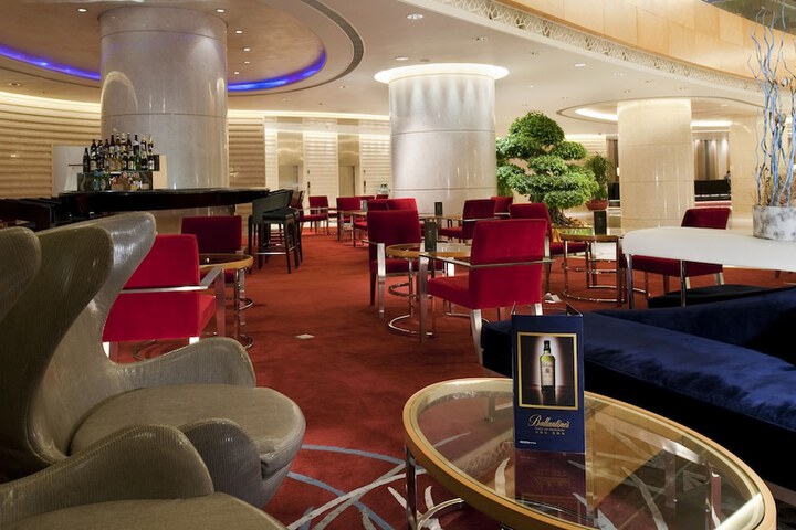 Lounge 65 of 85