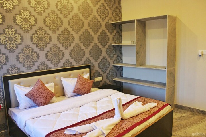 Room 6 of 20