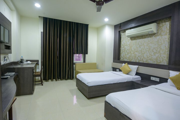 Room 5 of 38