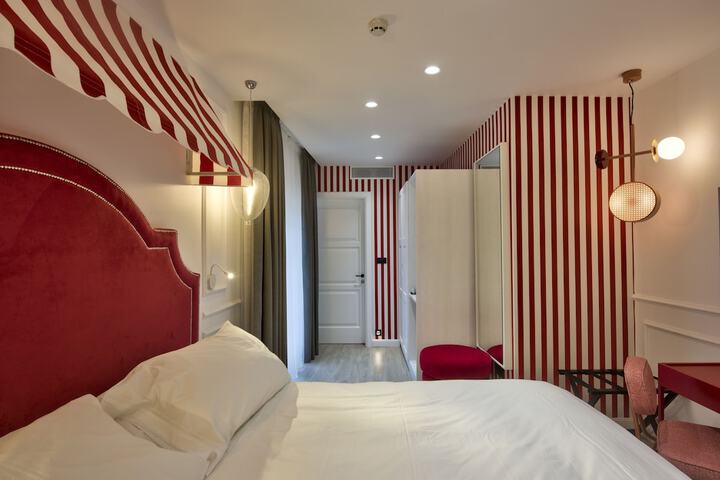 Room 17 of 93