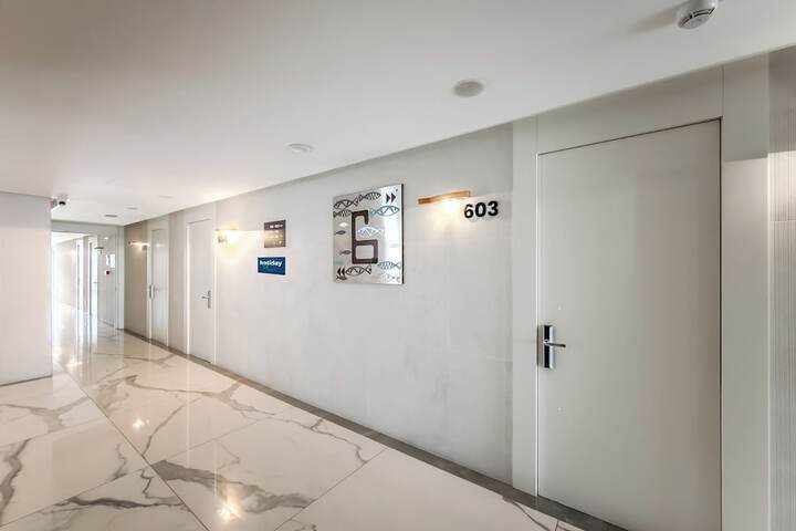 Ballroom/Hall 80 of 97