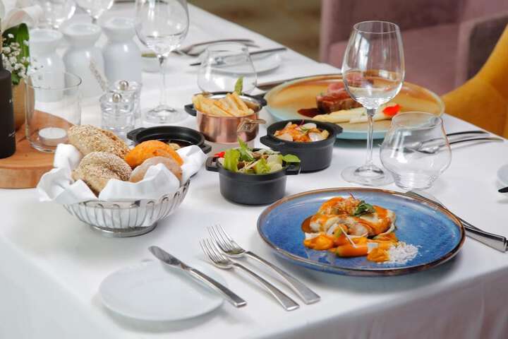 Dining 108 of 125