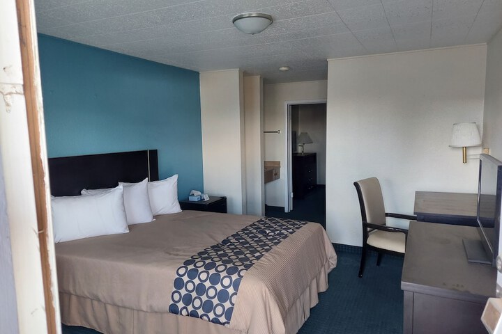 Room 1 of 6