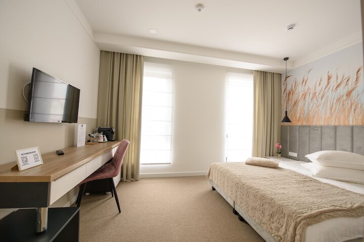 Room 7 of 28