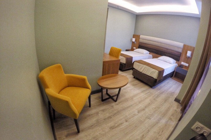Room 6 of 48