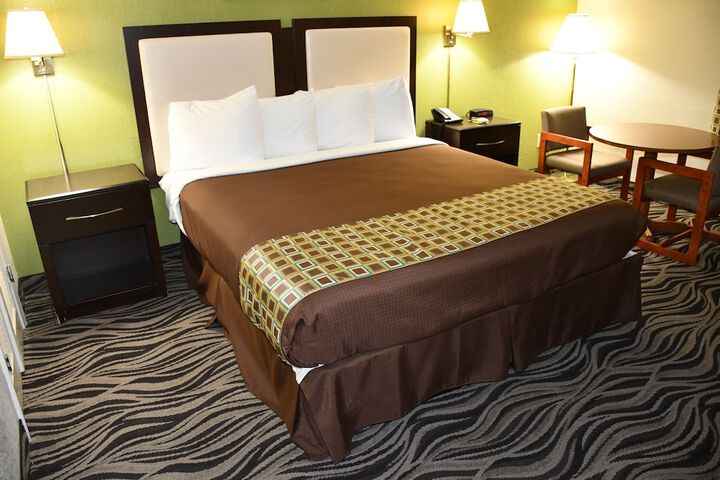 1 King Bed (12 of 15)