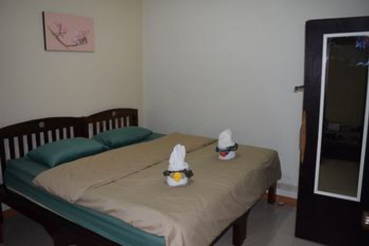 Room 27 of 40
