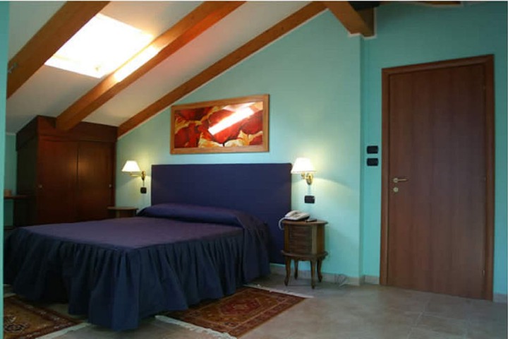 Room 5 of 31