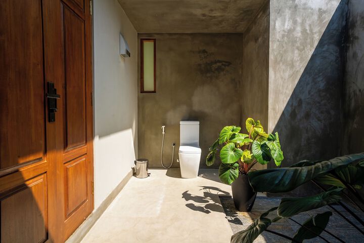 Room 6 of 13