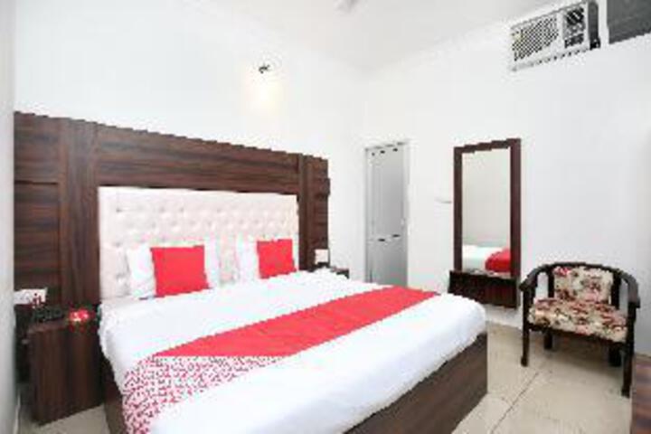 Room 2 of 2
