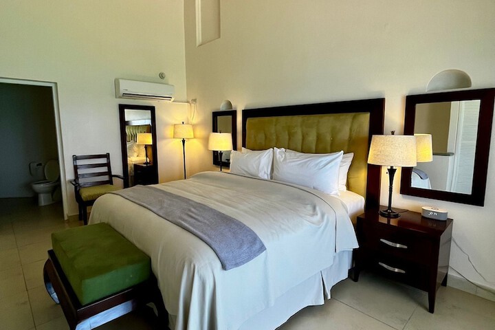 Room 26 of 204
