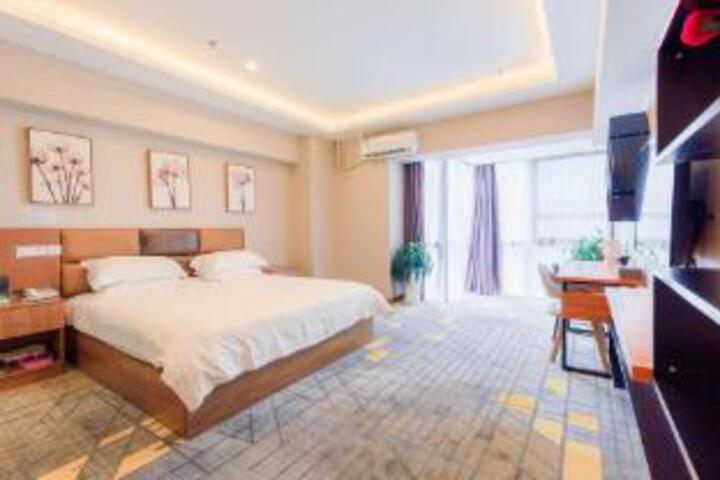Room 9 of 10