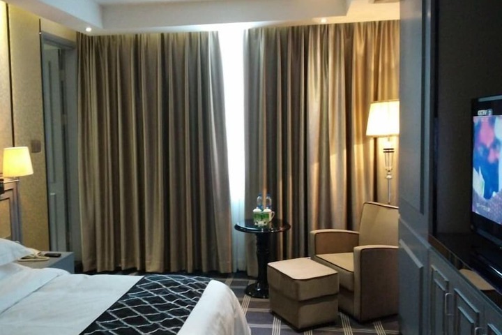 Room 10 of 42