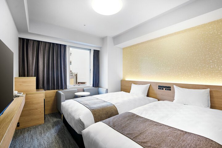Room 8 of 25