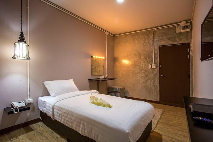 Room 4 of 34
