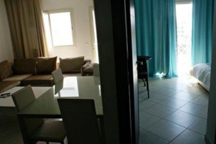 Room 6 of 15
