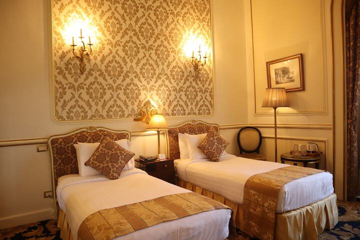 Room 25 of 152