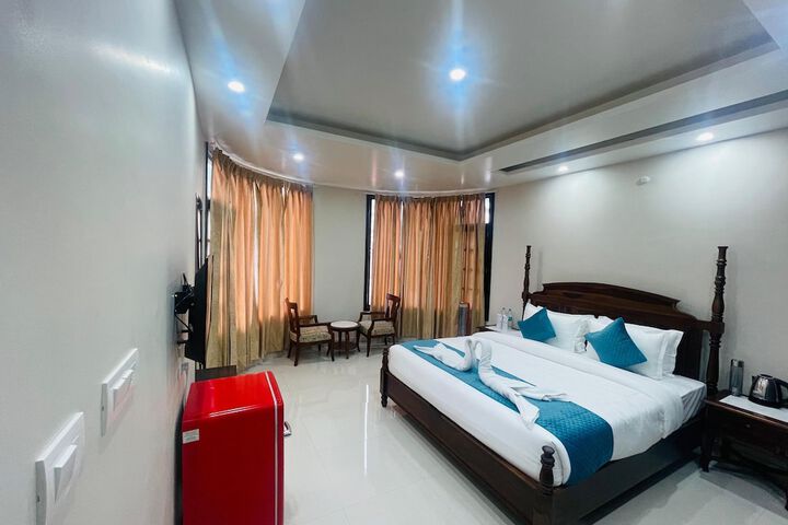 Room 32 of 77
