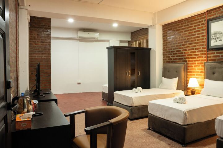 Room 8 of 40