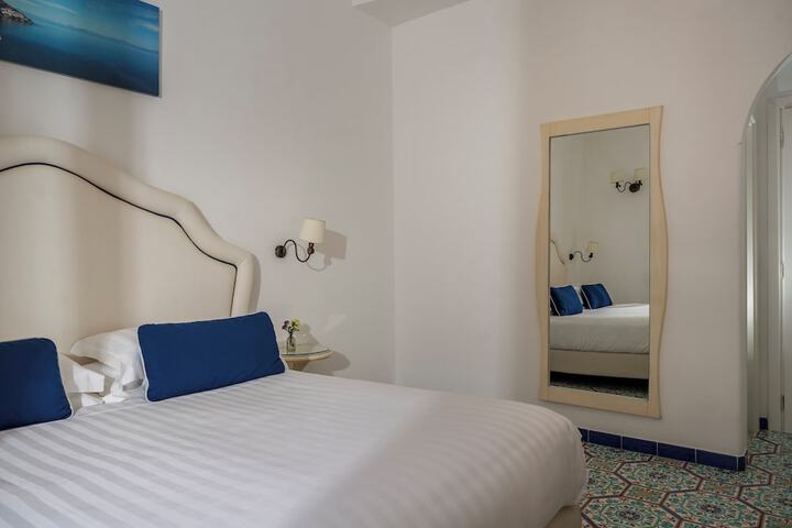 Room 20 of 115