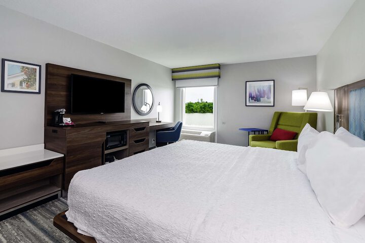1 King Bed (8 of 16)