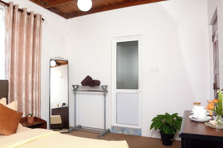 Room 5 of 28