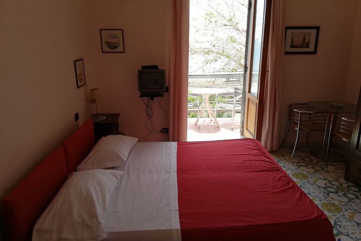 Room 10 of 48