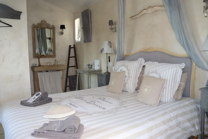 Room 2 of 44