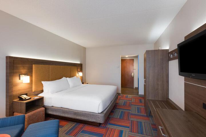 1 King Bed (6 of 9)