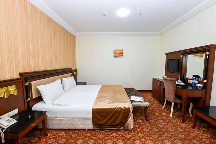 Room 7 of 11