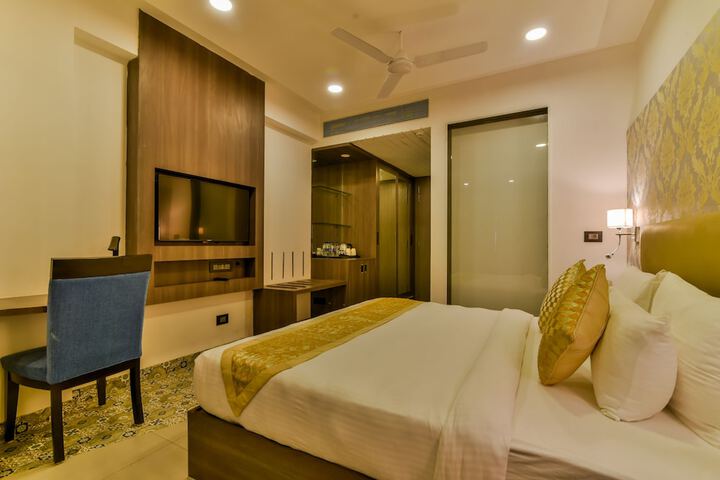 Room 3 of 38