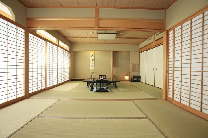 Room 13 of 93