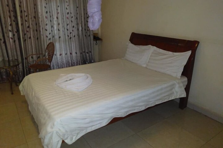 Room 2 of 16
