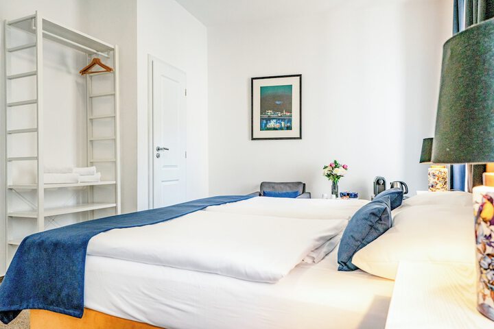 Room 6 of 30