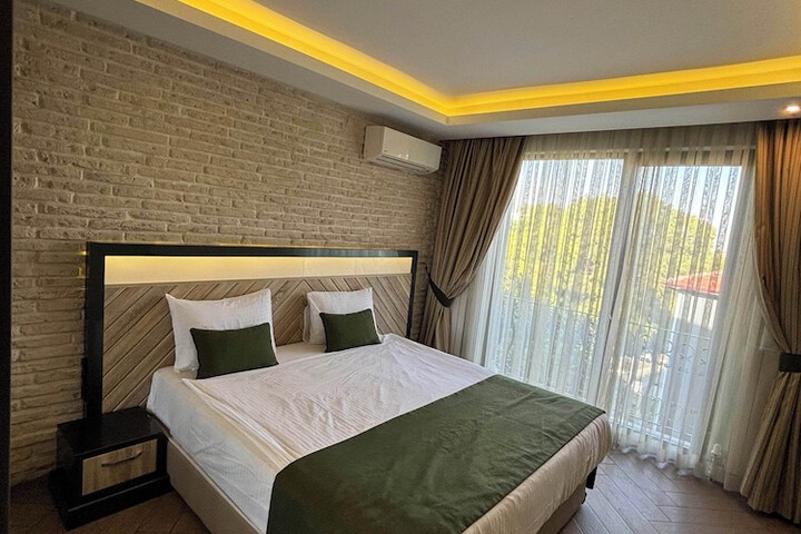 Room 12 of 101