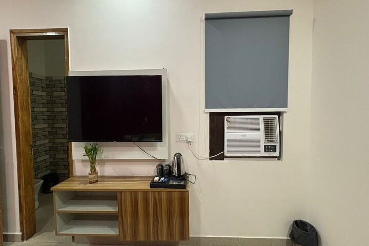 Room 13 of 48