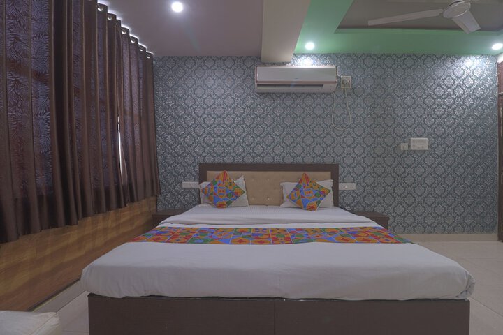 Room 13 of 16