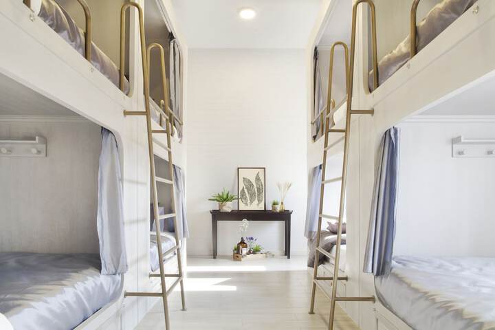 Room 17 of 32