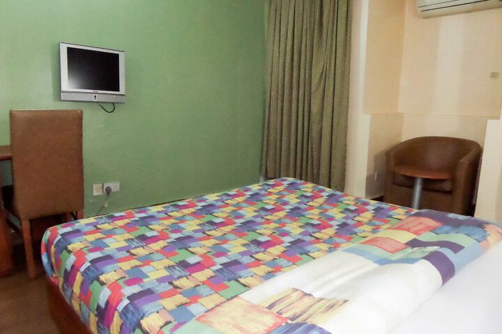 Room 16 of 33