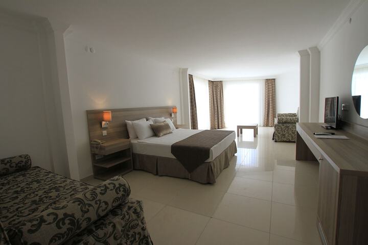 Room 8 of 50