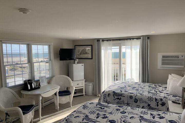 Room 8 of 80