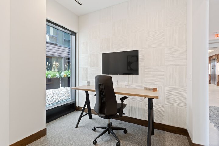 Business Center 28 of 35