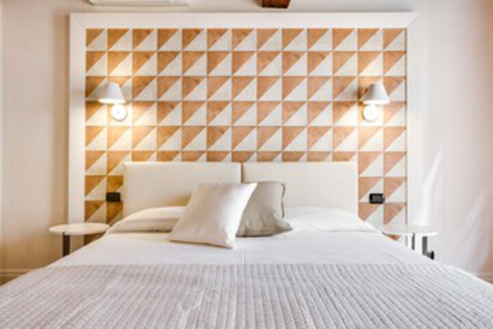 Room 16 of 39