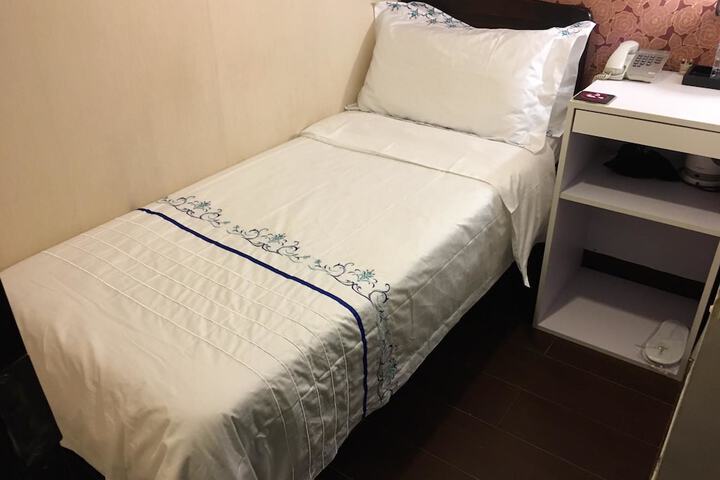 Room 48 of 73