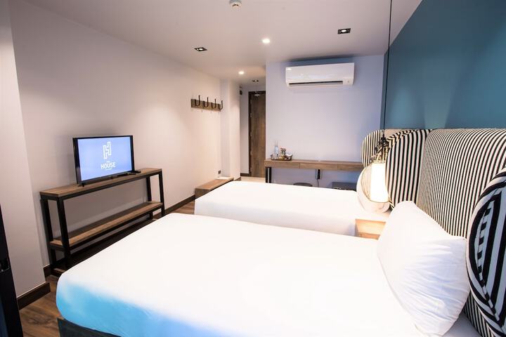 Room 21 of 77