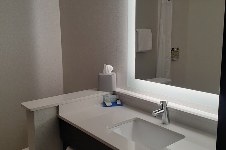 1 King Suite Communications Accessible Tub (3 of 12)