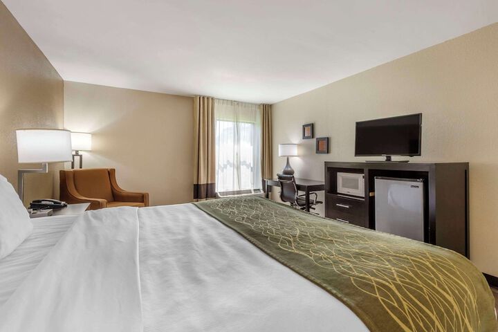1 King Bed (6 of 21)