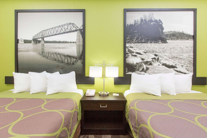 2 Queen Beds (9 of 11)