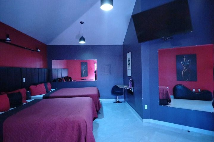 Room 12 of 28